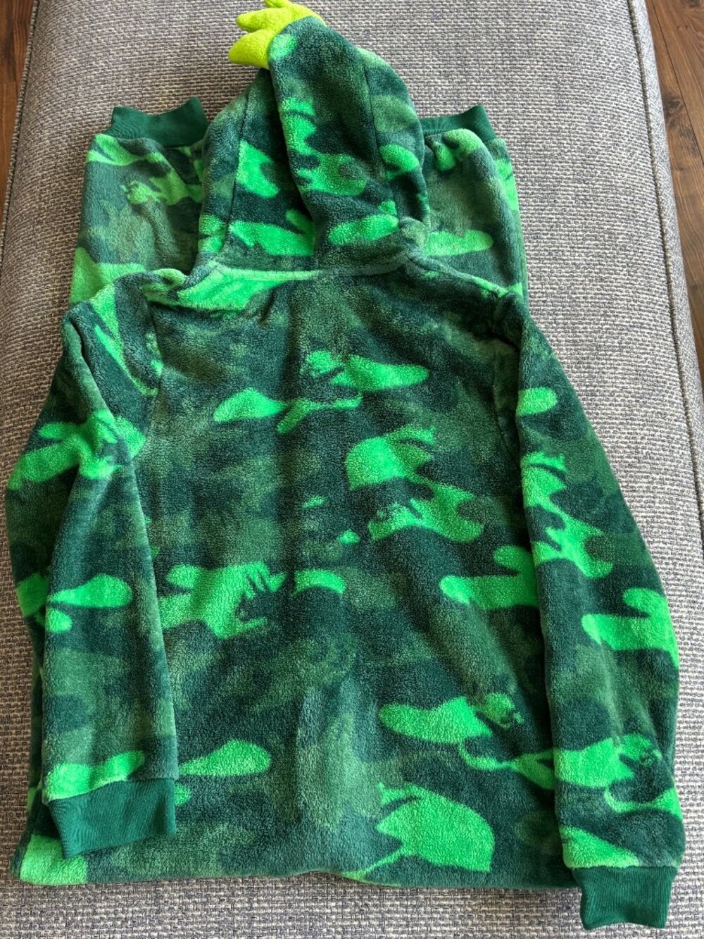 St. Eve Plush Hooded Fleece Dino Camo Sleeper Zipper One-Piece | Sz M (10/12) - Picture 5 of 5